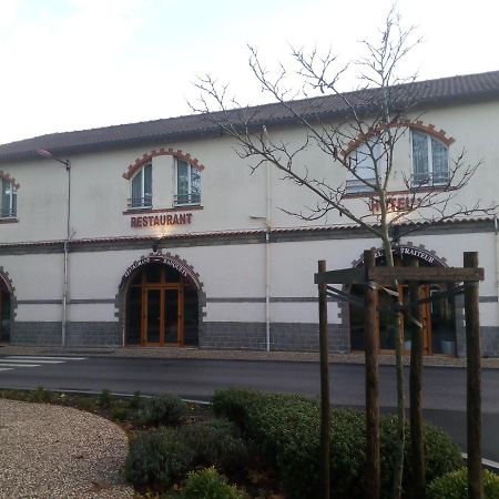 Hotel De La Gare Clisson Exterior photo