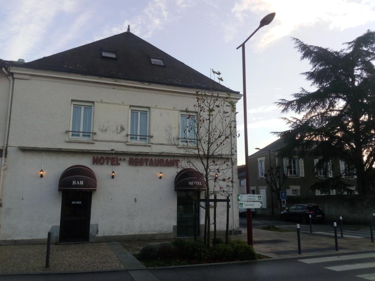 Hotel De La Gare Clisson Exterior photo